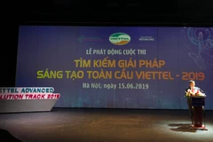 Ông Cao Anh Sơn, Tổng Giám đốc Tổng Công ty Viễn thông Viettel phát biểu tại lễ phát động cuộc thi Tìm kiếm giải pháp sáng tạo toàn cầu. (Ảnh: Minh Sơn/Vietnam+)
