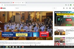 Một nhãn hàng quảng cáo xuất hiện trong clip có nội dung phản động, xuyên tạc trên Youtube. (Ảnh chụp màn hình)