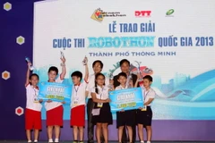 Việt Nam có 13 đội dự cuộc thi Robotics quốc tế 2013 