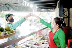 Chuyển đổi số được xem là giải pháp giúp các doanh nghiệp kinh doanh vừa, nhỏ và siêu nhỏ nhanh chóng thích ứng với xu hướng tiêu dùng mới. (Nguồn: Chè bưởi Đồng Tháp) 