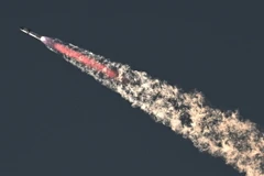 Tên lửa Ariane 6 thế hệ mới được phóng thử nghiệm tại sân bay vũ trụ châu Âu ở Kourou, Guiana (Pháp), ngày 23/11. (Ảnh: AFP/TTXVN)