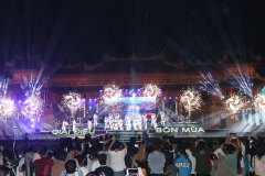 Chương trình nghệ thuật và ánh sáng mãn nhãn làm thỏa lòng người dân và du khách xứ Huế. (Ảnh: Mai Trang/TTXVN)