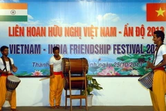 Tiết mục văn nghệ của đoàn Ấn Độ tại Liên hoan. (Ảnh: Mạnh Linh/TTXVN)