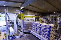 Xưởng đóng gói sữa bột của tập đoàn Fonterra. (Nguồn: THX/TTXVN)