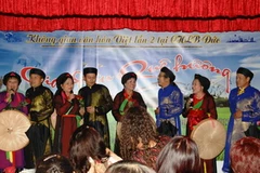 Tiết mục quan họ tại đêm giao lưu. (Ảnh: Thanh Hải/Vietnam+)