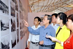 Khai mạc triển lãm “Quảng Ninh 50 năm hội tụ-lan tỏa” 