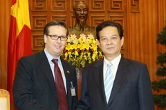 Thủ tướng Nguyễn Tấn Dũng tiếp Chủ tịch Hội đồng Kinh doanh Hoa Kỳ-ASEAN Alexander Feldman. (Ảnh: Doãn Tấn/TTXVN)