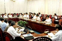 Đoàn đại biểu Quốc hội tỉnh Bắc Ninh, Cần Thơ, Hưng Yên, Hà Tĩnh và Quảng Nam thảo luận tại tổ. (Ảnh: Thái Bình/TTXVN)