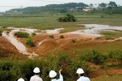 Khảo sát khu vực khai thác bauxite ở Tân Rai, huyện Bảo Lâm, Lâm Đồng. (Nguồn: tuoitre.vn)