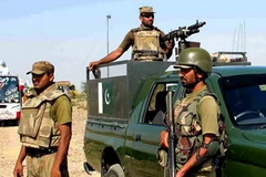 Binh sỹ Pakistan tại khu vực bộ lạc Mohmand ngày 25/11. (Ảnh: THX/TTXVN)