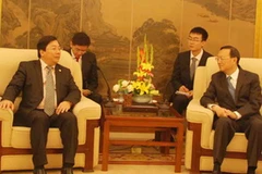 Thứ trưởng Nguyễn Thanh Sơn (bên trái) và Bộ trưởng Dương Khiết Trì. (Nguồn: vov.vn)