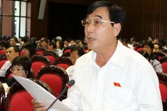 Đại biểu Quốc hội tỉnh Hậu Giang Phạm Hồng Phong phát biểu ý kiến. (Ảnh: Nguyễn Dân/TTXVN)