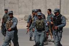 Cảnh sát Afghanistan đến khu vực xảy ra đọ súng ở Kabul ngày 13/9 vừa qua. (Ảnh: AFP/TTXVN)