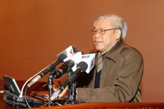 Tổng Bí thư Nguyễn Phú Trọng gặp gỡ, nói chuyện với cán bộ, hội viên Câu lạc bộ Thăng Long. (Ảnh: Trí Dũng/TTXVN)