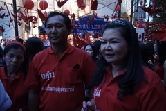 Những người biểu tình “áo đỏ” xuống đuờng biểu tình tại giao lộ Ratchaprasong, trung tâm thủ đô Bangkok ngày 19/12. (Ảnh: Ngọc Tiến/Vietnam+)