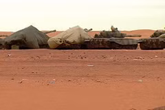 Xe tăng của quân đội Algeria triển khai gần nhà máy khí BP trong hoạt động giải cứu con tin.