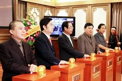 Bấm nút phát sóng chính thức truyền hình AVG. (Nguồn: Internet)