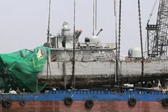 Phần đuôi tầu chiến Cheonan sau khi được trục vớt lên khỏi biển Hoàng Hải, ngày 15/4 vừa qua. (Ảnh: AFP/TTXVN)