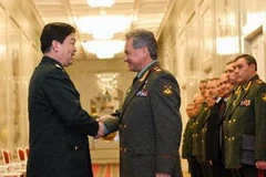 Bộ trưởng Quốc phòng Nga Sergei Shoigu (phải) gặp Bộ trưởng Quốc phòng Trung Quốc Thường Vạn Toàn (trái). (Ảnh: THX/TTXVN)