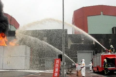 Các tác nghiệp viên của Công ty Điện lực Đài Loan đang diễn tập phòng thảm họa tại Nhà máy điện số 2. (Ảnh: Cao Phong/Vietnam+) 