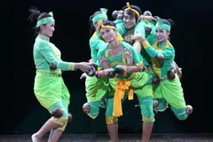 Tiết mục biểu diễn của Đoàn nghệ thuật Campuchia tại khai mạc Tuần văn hóa Campuchia tại Việt Nam, tối 26/10/2012, ở Hà Nội. (Ảnh: Minh Quyết/TTXVN)