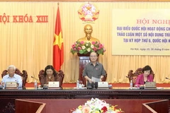 Chủ tịch Quốc hội Nguyễn Sinh Hùng chủ trì và phát biểu khai mạc Hội nghị đại biểu Quốc hội hoạt động chuyên trách. (Ảnh: Nhan Sáng/TTXVN)