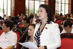 Đại biểu Quốc hội tỉnh Vĩnh Phúc Lê Thị Nguyệt phát biểu ý kiến. (Ảnh: Nguyễn Dân/TTXVN)