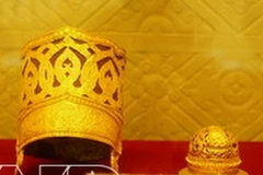 Bộ vương miện của vua và hoàng hậu Chăm. (Nguồn: Báo Ảnh)