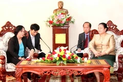 Bộ trưởng Onchanh Thammavong tiếp Bộ trưởng Phạm Thị Hải Chuyền. (Ảnh: Hoàng Chương/Vietnam+)