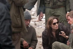 Angelina Jolie chỉ đạo diễn xuất phim "In the Land of Blood and Honey." (Nguồn: Internet)