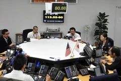 Tại thị trường ngoại hối Tokyo ngày 25/10. (Ảnh: AFP/TTXVN)