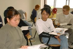 Mỗi người dân Nhật Bản đang è cổ gánh trên vai khoản nợ hơn 90.000 USD. (Nguồn: Internet)