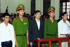 Các bị cáo nghe Hội đồng xét xử tuyên án vào ngày 10/4 vừa qua. (Ảnh: Doãn Tấn/TTXVN)