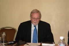 Giáo sư Gareth Evans, đồng Chủ tịch ICNND. (Ảnh: Hồng Nhung/Vietnam+)
