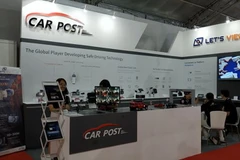 Gian hàng trưng bày phụ kiện ôtô. (Ảnh: Trà Giang/Vietnam+)