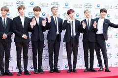 Các thành viên nhóm nhạc BTS tại thủ đô Seoul, Hàn Quốc ngày 24/10 vừa qua. (Ảnh: Yonhap/TTXVN)
