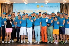 Các golf thủ chụp ảnh lưu niệm trước giải đấu. (Ảnh: Xuân Tuấn-Hoài Nam/Vietnam+)