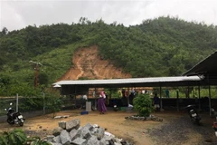 Hiện trường vụ sạt lở núi tại thông Khánh Thành Nam, xã Suối Cát, huyện Cam Lâm. (Ảnh: Phan /TTXVN)