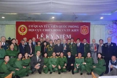 Các đại biểu chụp ảnh lưu niệm. (Ảnh: Dương Trí/TTXVN)