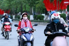 Người dân Hà Nội tham gia giao thông trên đường Tân Mai, thủ đô Hà Nội, sáng 8/12. (Ảnh: Danh Lam/TTXVN)