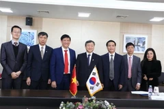 Đoàn Ban Tuyên giáo Trung ương làm việc với Bộ Giáo dục Hàn Quốc. (Ảnh: Mạnh Hùng/TTXVN)