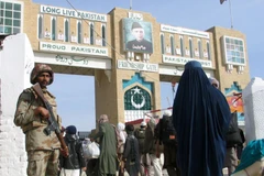 Một người lính Pakistan ở cửa khẩu Chaman, biên giới giữa Pakistan-Afghanistan. (Nguồn: Reuters)