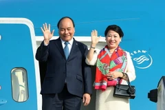 Thủ tướng Nguyễn Xuân Phúc và Phu nhân trước khi rời sân bay quân sự Melsbroek, thủ đô Brussels, Vương quốc Bỉ. (Ảnh: Thống Nhất/TTXVN)