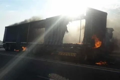 Hiện trường vụ tai nạn giao thông trên quốc lộ 1, tỉnh Limpopo, Nam Phi ngày 25/11. (Ảnh: EWN/TTXVN)