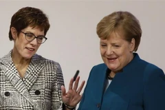 Thủ tướng Đức Angela Merkel (phải) và Tổng thư ký CDU Annegret Kramp-Karrenbauer. (Ảnh: AFP/TTXVN)