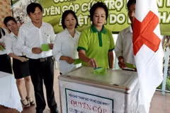 Người dân Thành phố Hồ Chí Minh quyên góp ủng hộ nạn nhân bão Haiyan tại Philippines. Ảnh minh họa. (Nguồn: TTXVN)