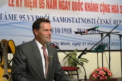 Đại sứ Cộng hòa Séc tại Việt Nam, ông Martin Klepetko phát biểu tại lễ kỷ niệm. (Ảnh: Tuấn Hoàng/Vietnam+)