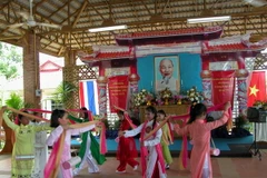 Kiều bào ở Thái Lan tổ chức kỷ niệm lần thứ 119 ngày sinh của Chủ tịch Hồ Chí Minh. (Ảnh: T.N.Tiến/TTXVN)