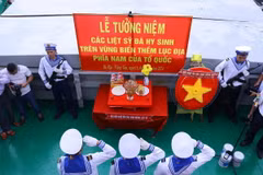 Xúc động Lễ tưởng niệm chiến sỹ hy sinh trên Vùng biển phía Nam của Tổ quốc 