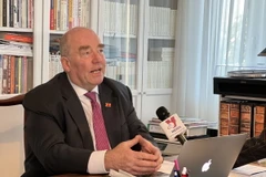 Ông Rolf Schulze, cựu Đại sứ Đức tại Việt Nam từ năm 2007-2011, hiện là Chủ tịch Hội Đức-Việt (GBA), trả lời phỏng vấn phóng viên TTXVN. (Ảnh: Phương Hoa/TTXVN)